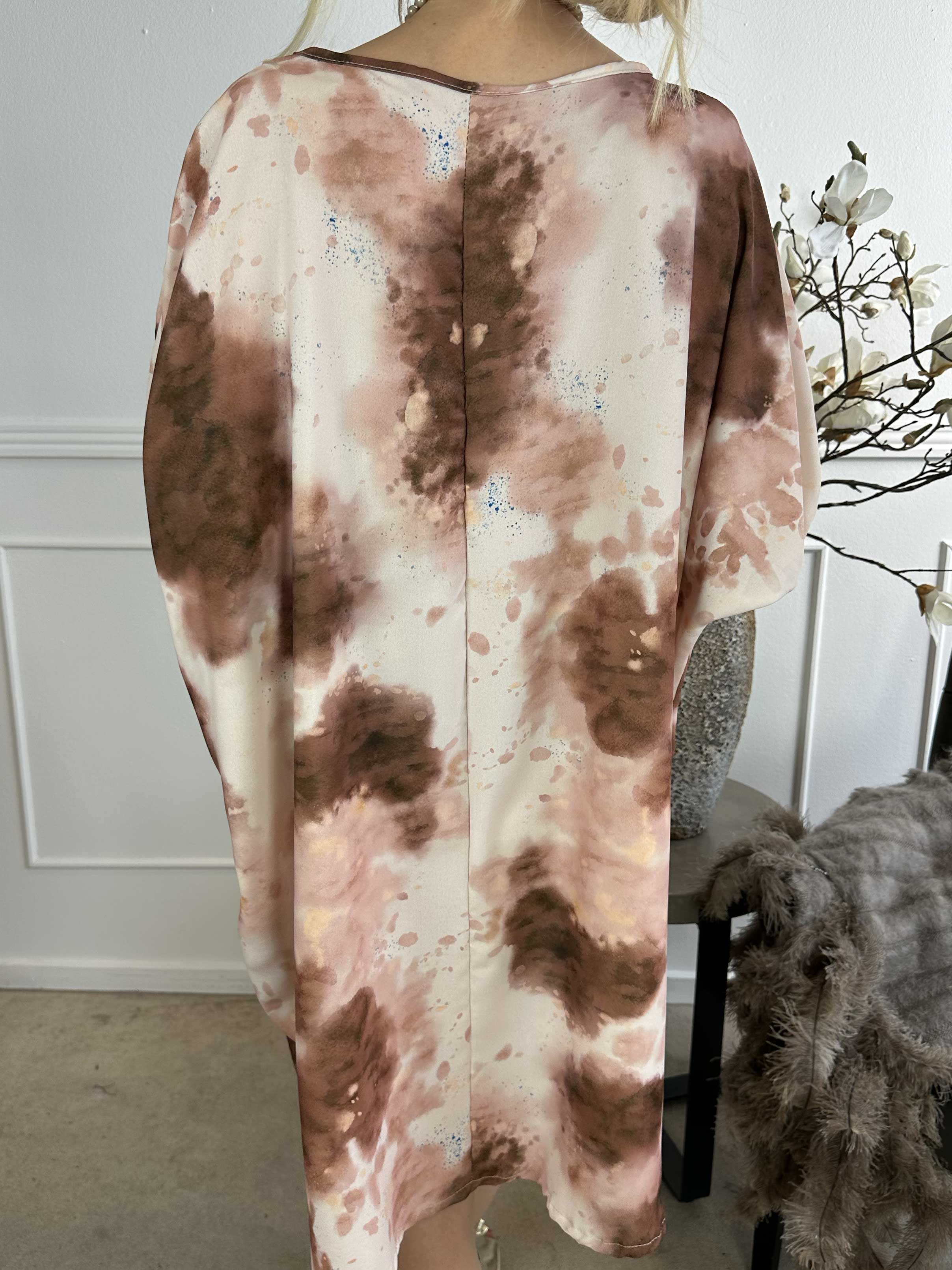 Alfrida - Batikmönstrad klänning i lös passform